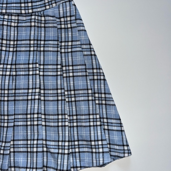 Hollister Mini Skirt - Picture 2 of 6